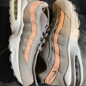 🌺. Nike AirMax sneakers